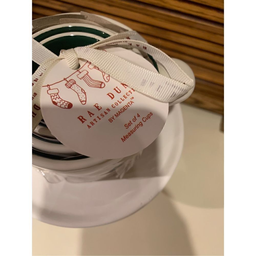 Rae Dunn Christmas Tree
Measuring cups
🌲🎄 - Picture 2 of 3